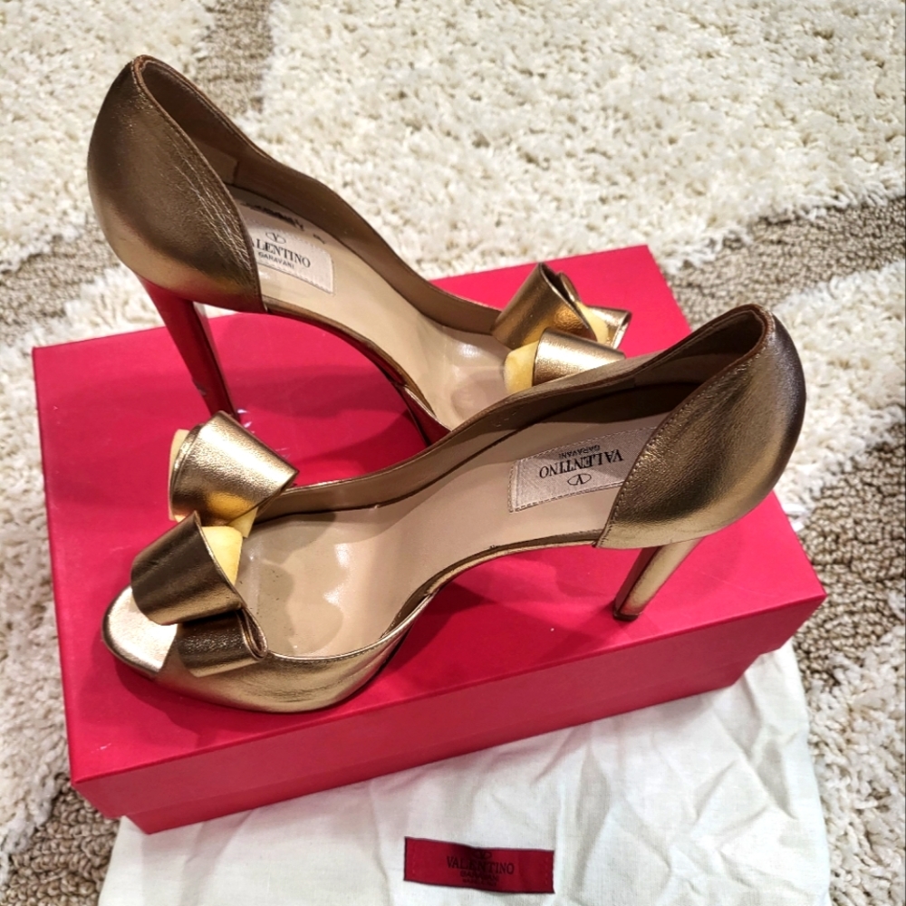 Valentino Garavani pumps